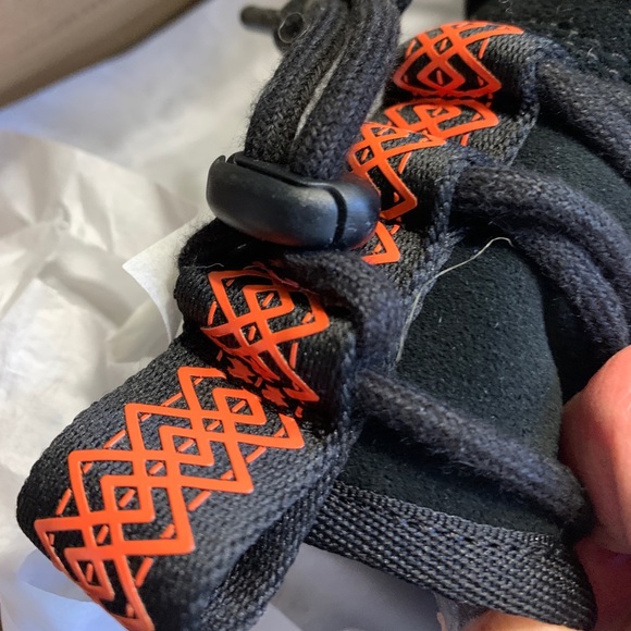 Authentic UGG BOOM Ankle lace back boots NIB - Picture 12 of 13